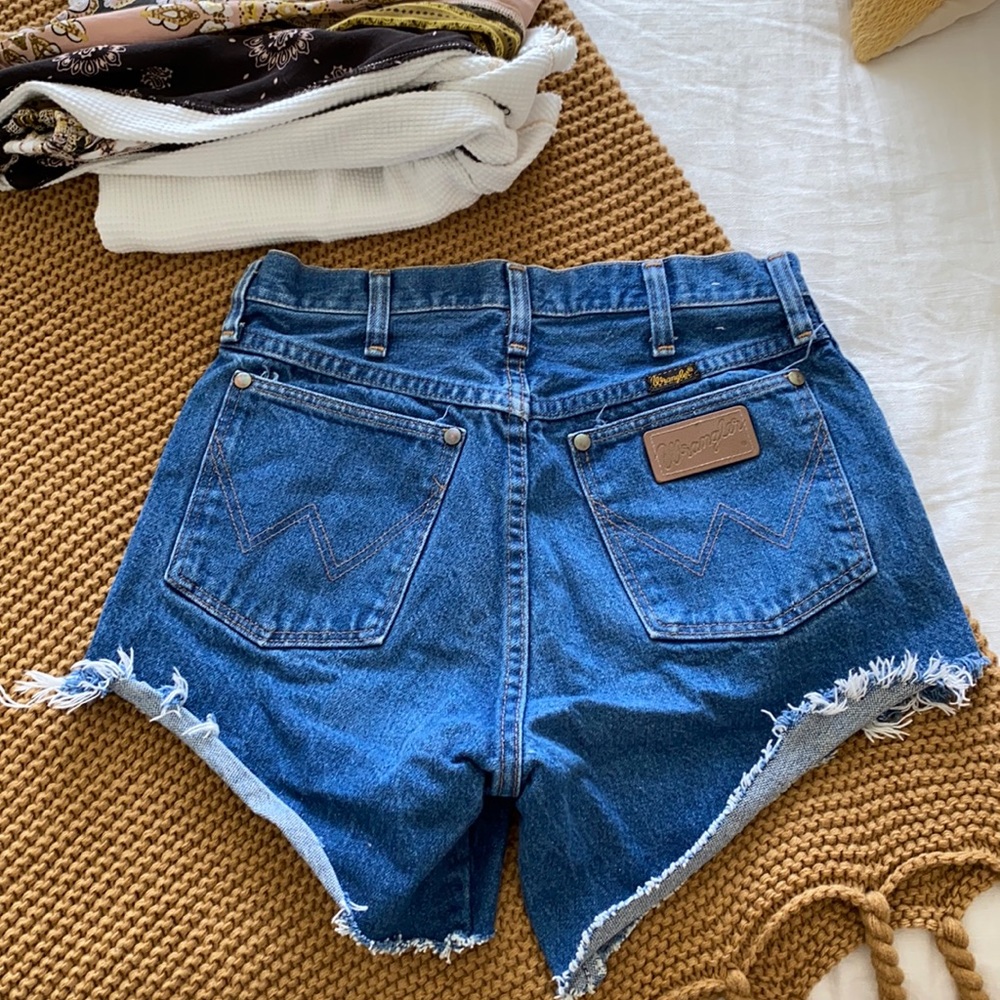 VINTAGE Wrangler jean shorts!